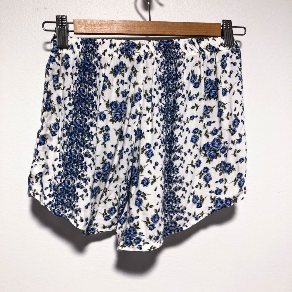 Brandy Melville Blue Floral Shorts - Picture 5 of 12